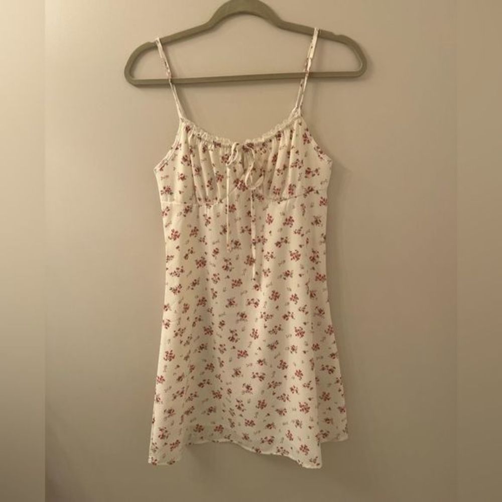 White floral romantic mini dress